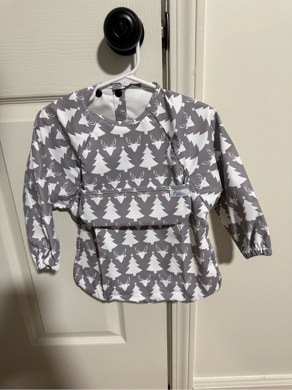 NWOT Long-Sleeve Smock Bib Top - Gray Tree & Reindeer Print